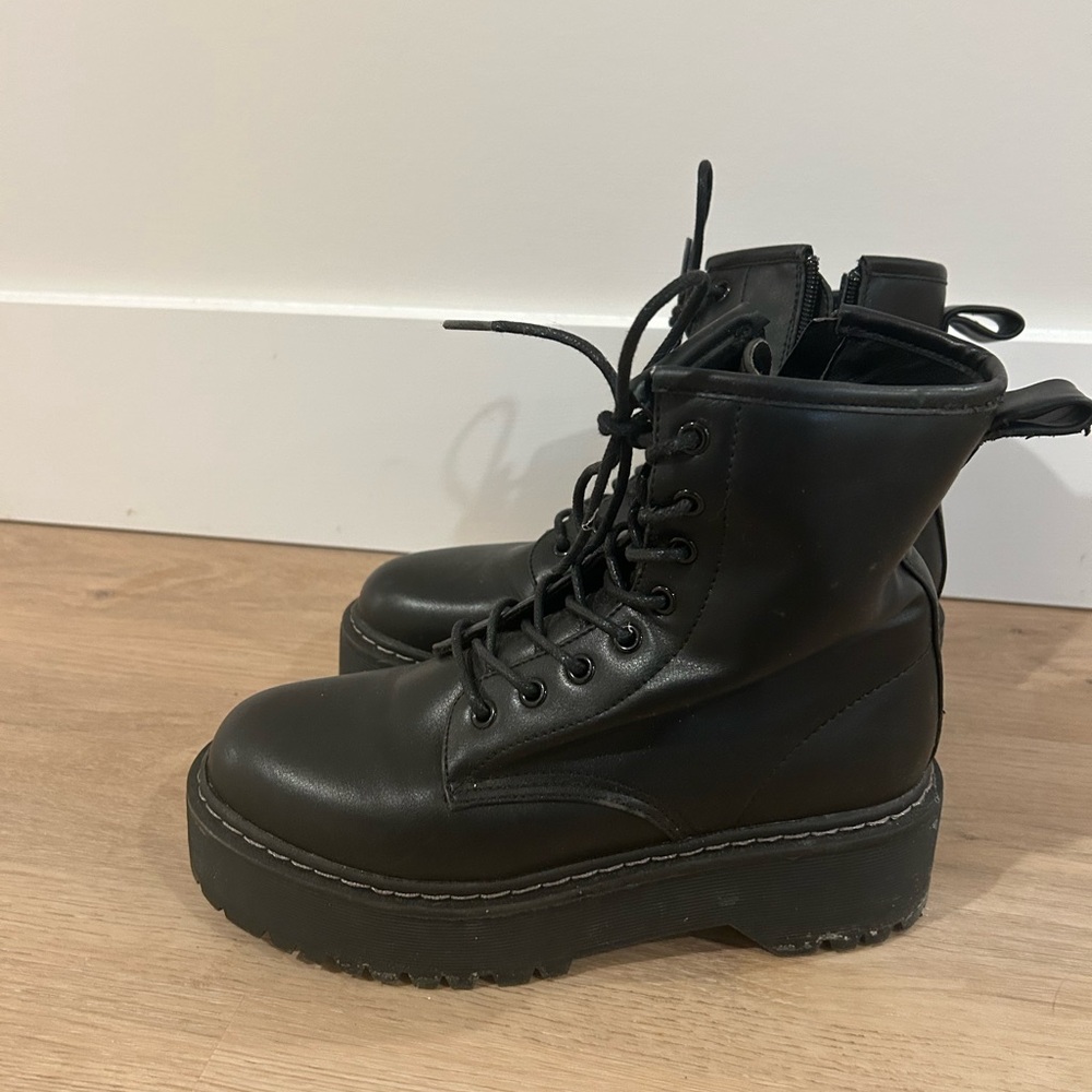 Steve Madden Black Lace-Up Platform Combat Boots